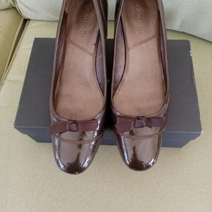Tahari brown patent leather pumps 10M. Excellent condition.